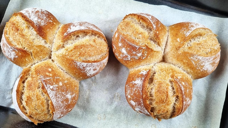 Easy No-Knead Bread Rolls