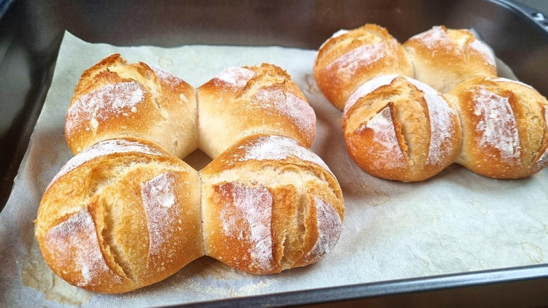 4-Ingredient No-Knead Spelt Rolls