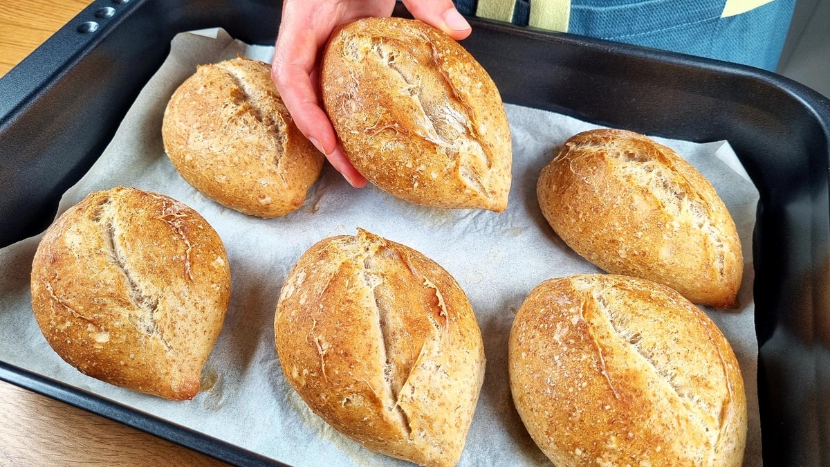 Crispy whole wheat rolls by Food Language